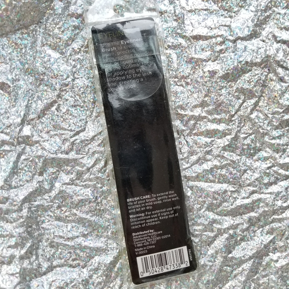 🍒 5/$20 new PopArazzi Eyeliner Eye Shadow Brush - Picture 3 of 4